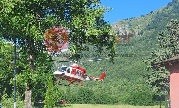 L’elicottero dei Vigili del Fuoco a Valdieri per il recupero dei 19 escursionisti bloccati in tre rifugi della Valle Gesso [FOTO]