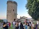 Il parco della torre del castello di Envie, dove si tengono gli eventi estivi