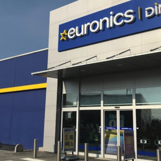 L'ingresso del punto vendita Euronics di via Cascina Colombaro a Cuneo