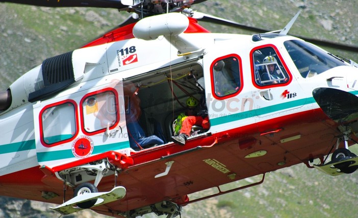 Trattore si ribalta a San Michele di Mondovì: il ferito portato in codice giallo a Cuneo