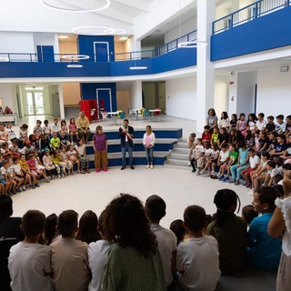 Nel primo giorno di scuola il sindaco Tallone ha salutato gli studenti della scuola &quot;Primo Levi&quot;