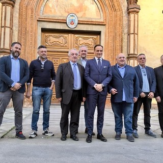 La compagine FI Saluzzo con il presidente regionale Cirio