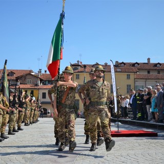 Venerdì l'avvicendamento alla guida della Reggimento. Nella foto d'archivio una manifestazione pubblica a Fossano