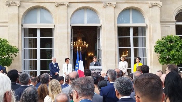 Una delegazione dell'Alliance française di Cuneo ricevuta da Macron all'Eliseo