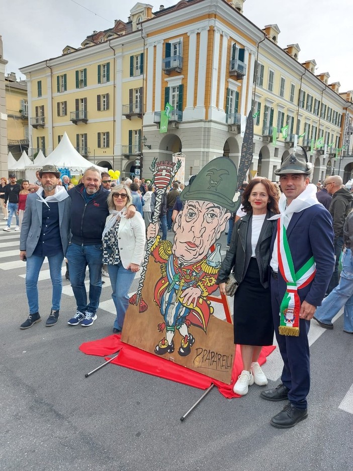 Da sinistra Luca Ferracciuolo, Pierantonio Invernizzi, l'onorevole Monica Ciaburro, Federica Barbero Invernizzi e il sindaco di Valdieri Guido Giordana