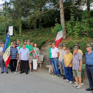 Il gruppo degli alpini con la sindaca Alessandra Balbo