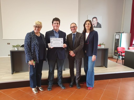 Mondovì, a Elia Farinelli del “Giolitti-Bellisario-Paire” il Premio “Giovani e Filosofia”