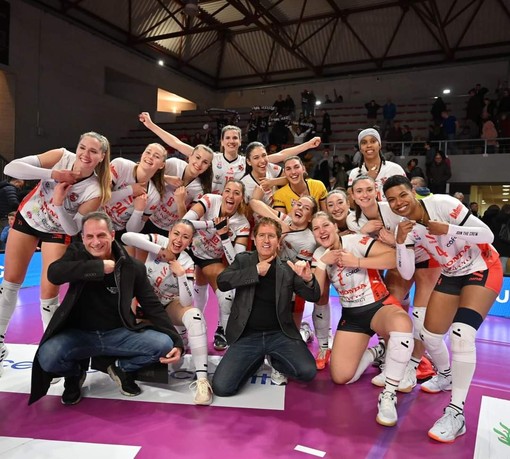 Le ragazze della Honda Olivero Cuneo dopo la vittoria (foto di Danilo Ninotto)