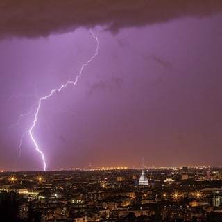 Fulmine su Torino, foto di Valerio Minato