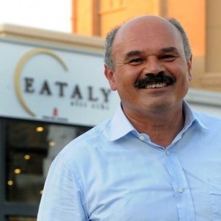 Oscr Farinetti ha fondato Eataly nel 2003: il primo punto vendita è stato a Torino