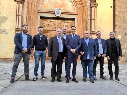 La compagine FI Saluzzo con il presidente regionale Cirio