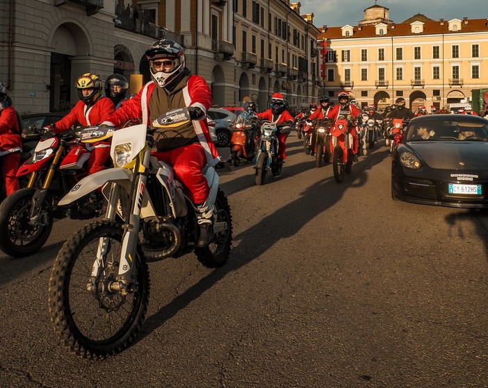 Un successo il &quot;Giro dei Babbi Natale&quot;