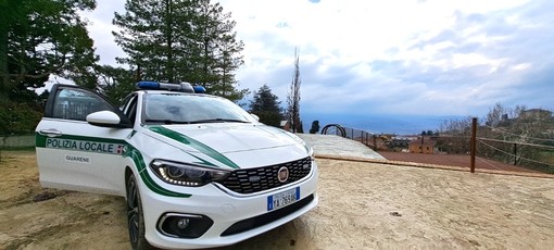 La Polizia Locale convenzionata di Guarene è composta in sede stabile da due operatori con l’ausilio di un terzo al fine di sopperire alle assenze, in modo da espletare il servizio di pattuglia anche durante i periodi di licenza, permessi, malattia ecc. degli agenti stabili