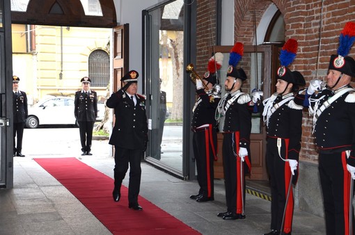 Il Generale di Corpo d'Armata Micale all'arrivo in caserma a Cuneo