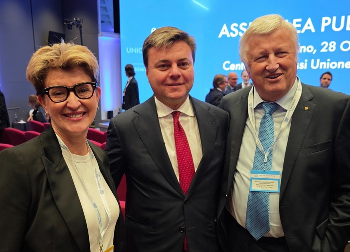 Nella foto, da sinistra: Giuliana Cirio (direttore generale Confindustria Cuneo), Marco Gay (presidente Unione industriali Torino) e Mariano Costamagna (presidente Confindustria Cuneo).