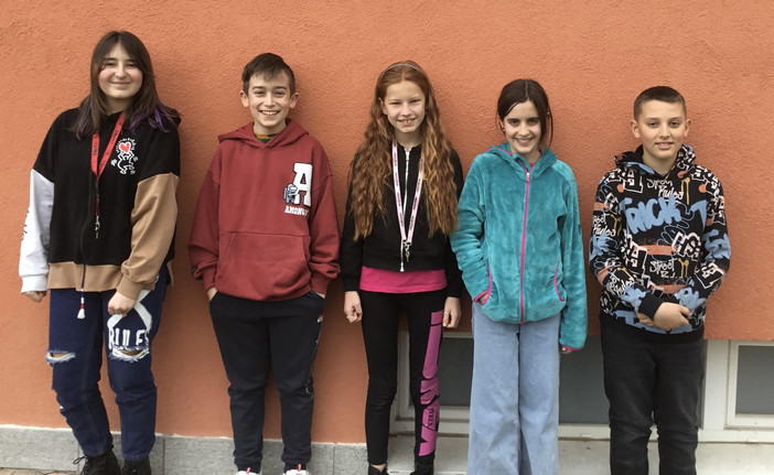 Da sx a dx: gli alunni partecipanti della scuola media di Villafalletto per la categoria C1: Roberta Giorgis, Matteo Rebuffo, Giorgia Cismondi, Giulia Rovera e Pietro Sappa