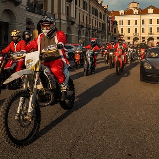 Un successo il &quot;Giro dei Babbi Natale&quot;