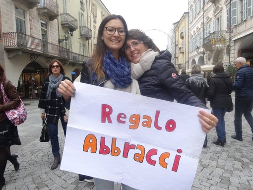 Coccoliamoci: oggi 21 gennaio è la Giornata Mondiale dell’Abbraccio