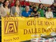 Cuneo, Zonta Cuneo alla partita  MA Acqua S.Bernardo Volley Cuneo contro Abba Pineto Volley con lo striscione &quot;Giù le mani dalle donne&quot;