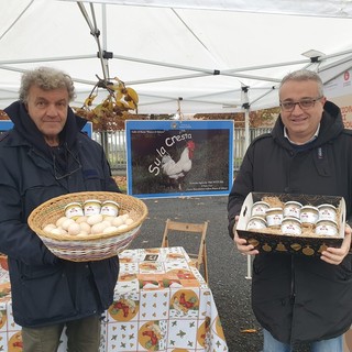 L'allevatore Paolo Viano e Gianpiero Bravo, assessore alle attività produttive del Comune di Saluzzo