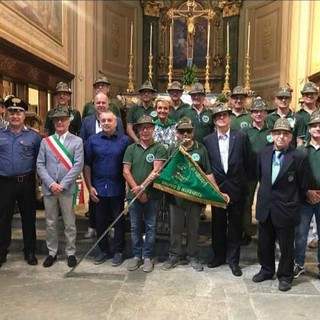 Nella foto gli alpini del Gruppo ANA Margarita con la Madrina del Gruppo, il past-president dell’ANA Mondovì (Gianpiero Gazzano), rappresentanza del Consiglio Regionale del Piemonte (Franco Graglia), rappresentanza del Comune di Margarita (Sindaco e ViceSindaco), rappresentanza dei Carabinieri locali