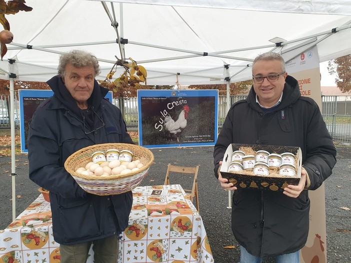 L'allevatore Paolo Viano e Gianpiero Bravo, assessore alle attività produttive del Comune di Saluzzo