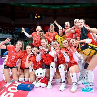 Le ragazze della Honda Olivero Cuneo vittoriose nel derby contro Novara (foto di Danilo Ninotto)