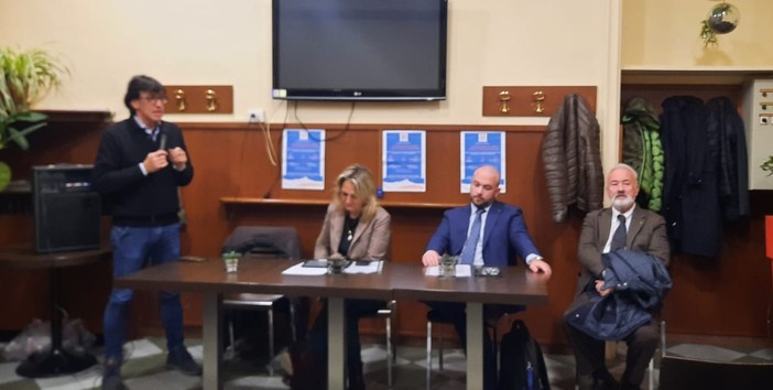 Saluzzo: incontro pubblico di Area Vasta &quot;Attacchiamoci al treno&quot;: in foto Pietro Degrosso, Cristina Bargero, Matteo Arena, Giuseppe Arena