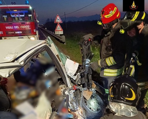 Un ferito grave nello scontro fra tre auto sulla Statale 20 all’ingresso di Genola