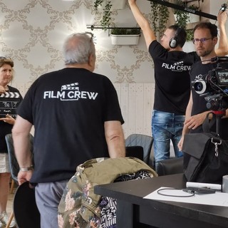 I registi e la loro crew sul set di un precedente film