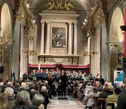 Ampia partecipazione di pubblico al concerto liturgico del Coro Polifonico Monserrato e dell'orchestra Fidei Donum [FOTO E VIDEO]