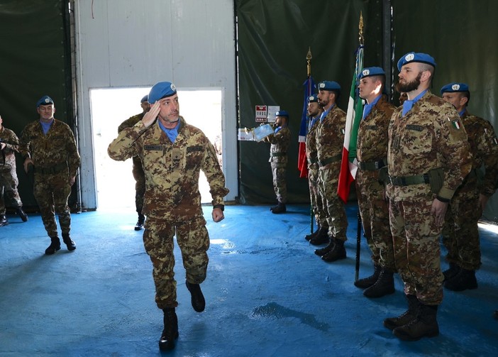 IL Generale Fontana passa in rassegna i reparti schierati