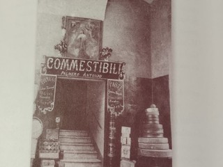 Cartolina del vecchio negozio Palmero dove si vede il dipinto sacro