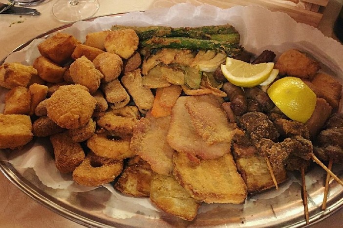 Fritto misto alla piemontese, a pranzo del 25 aprile, al Wellington di Paesana