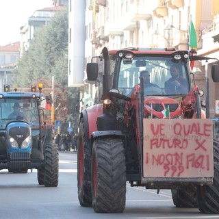 Giovedì i trattori a Saluzzo: saranno regalate mele in segno di protesta