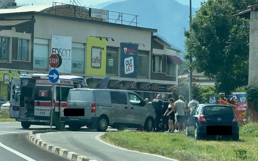 Cuneo, violento tamponamento tra corso Francia e De Gasperi: due veicoli coinvolti