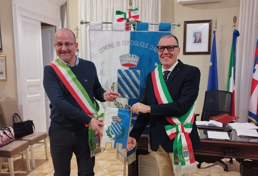 Il sindaco di Costigliole Saluzzo Fabrizio Nasi con il sindaco di Costigliole d'Asti Enrico Alessandro Cavallero