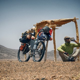 Per Totem e Tabù, a Boves, due anni di pedalate in Africa con Filippo Graglia