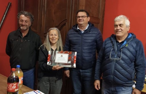 L'Alta Valle Maira ringrazia la maestra Luciana Berardi per i suoi 44 anni di servizio