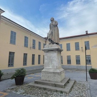 La sede dei licei in piazza IV novembre