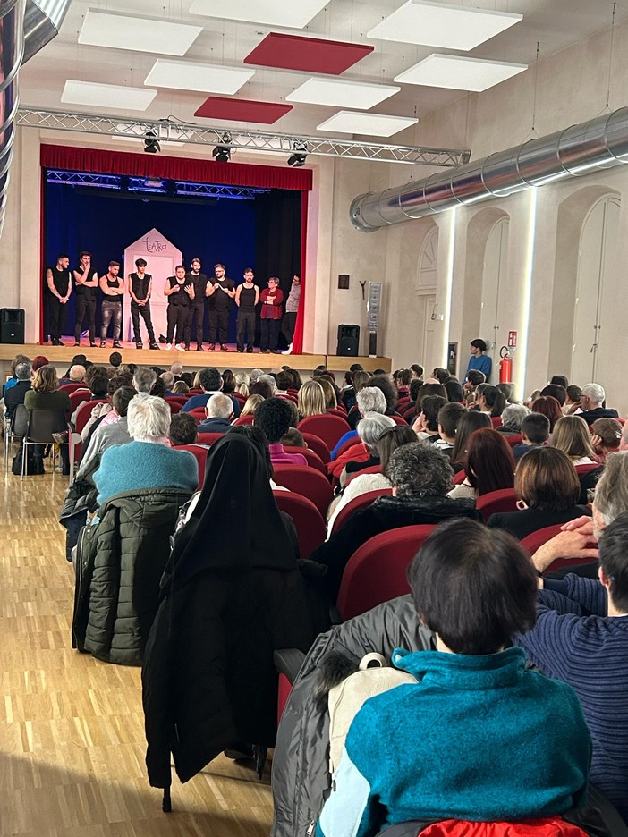 &quot;La favola bella&quot;: i detenuti del Carcere di Saluzzo con Voci Erranti sul palco di Marene