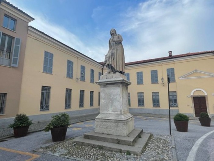 La sede dei licei in piazza IV novembre