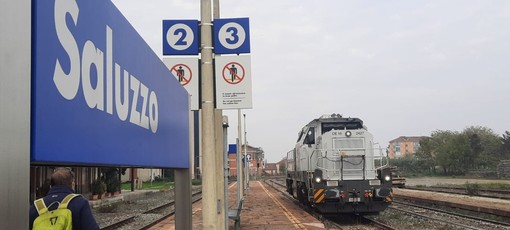 Il locomotore della prova tecnica relativa al collegamento Savigliano Saluzzo Cuneo che sarà gestito da Arenaways