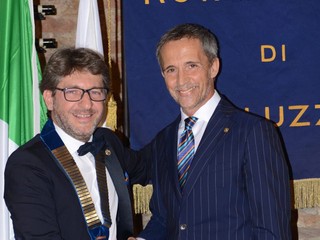 Il presidente uscente Luigi Fassino e il nuovo presidente del Rotary Saluzzo Silvio Tavella