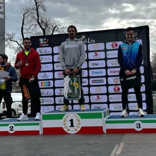 Luca Mondino sul gradino più alto del podio a Monza