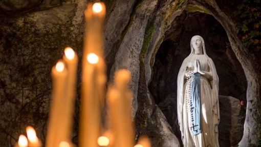 A Lourdes il 25 marzo del 1858, la “Signora di Massabielle” svela finalmente il suo nome Bernadette Soubirous: «Io sono l’Immacolata Concezione»