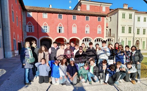 Gli studenti in visita alla mostra di Prelato