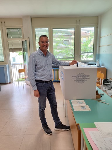 Boves, ha votato il candidato sindaco Matteo Ravera