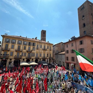 In piazza Duomo la manifestazione voluta da Cgil, Cisl e Uil