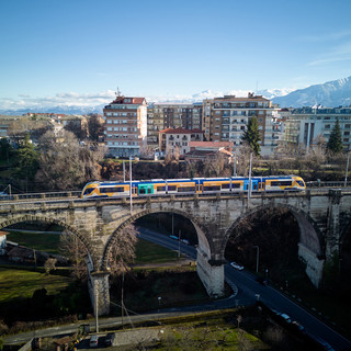 Trecento passeggeri e qualche inconveniente tecnico nella prima giornata del treno Cuneo-Saluzzo-Savigliano